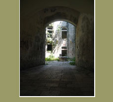 Бунар унутар утврђења на острву Мамула/The well inside the fortress of Mamula